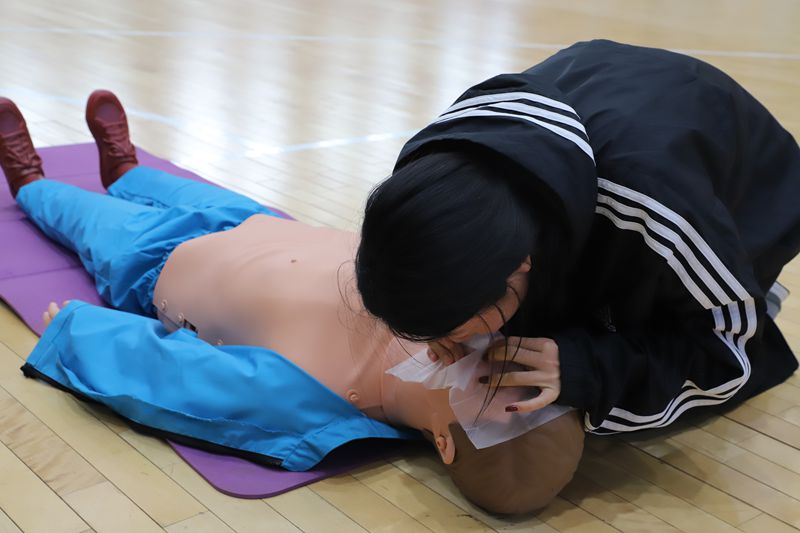 心肺复苏_副本.jpg 心肺复苏_副本.jpg