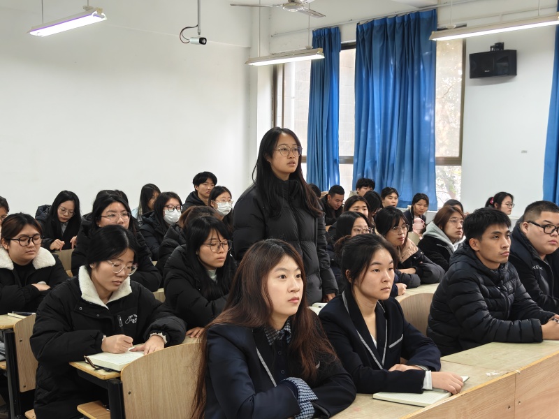 同学发言(1).jpg 同学发言(1).jpg